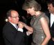 Le prince Albert salue galamment la princesse MAthilde. Le prince Philippe de Belgique et le prince Albert de Monaco, avec la princesse Mathilde, prenaient part le 3 octobre 2012 à Bruxelles au dîner de gala du 10e anniversaire de la Fondation Polaire Internationale (IPF).