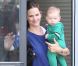 Jennifer Garner, superbe, emmène le petit Samuel chez le médecin en compagnie de Seraphina, le 5 octobre 2012 à Los Angeles