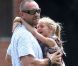 Heidi Klum assiste avec ses trois enfants Leni, Johan et Lou et son compagnon Martin Kristen au match de football de Henry, à Los Angeles, le 6 octobre 2012