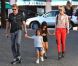 Johnny Hallyday, Laeticia et leurs filles à Los Angeles, le 27 septembre 2012.