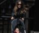 Sarah Jessica Parker se promène avec ses jumelles Marion et Tabitha en poussette, le mardi 9 octobre à New York City.