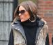 Olivia Palermo à New York, porte des lunettes Dior, une veste en fourrure et un pull en cachemire Zadig &amp; Voltaire, un jean slim, des bottines noires et un sac Hermès. Le 8 octobre 2012.