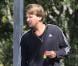 Sean Stewart dans les rues de Beverly Hills le 9 octobre 2012 en train de s'envoyer un flacon de 5 Hour Energy Drink