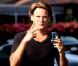 Sean Stewart se prépare à une soirée des plus sympathiques après l'achat d'une boîte de préservatifs Playboys le 6 octobre 2012 au Beverly Glen Market de Los Angeles