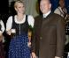 La princesse Charlene de Monaco a levé sa chope avec le prince Albert, parrain de l'événement, lors de l'inauguration de la 7e Oktoberfest de Monaco, le 14 octobre 2012 au Café de Paris.