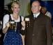 La princesse Charlene de Monaco a levé sa chope avec le prince Albert, parrain de l'événement, lors de l'inauguration de la 7e Oktoberfest de Monaco, le 14 octobre 2012 au Café de Paris.