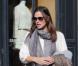 La belle Jennifer Garner fait du shopping chez Isabel Marant avant de poser devant un fleuriste à Paris, le 16 octobre 2012