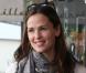 Jennifer Garner fait du shopping chez Isabel Marant avant de poser devant un fleuriste à Paris, le 16 octobre 2012