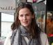 Jennifer Garner fait du shopping chez Isabel Marant avant de poser devant un fleuriste à Paris, le 16 octobre 2012