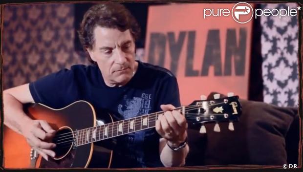 Francis Cabrel vous parle de  Comme un femme , premier extrait de l'album  Viser le ciel , attendu le 22 octobre 2012.