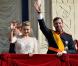 Les jeunes mariés entourés du grand-duc Henri et le la grande-duchesse Maria Teresa au balcon du palais grand-ducal devant les Luxembourgeois, le 20 octobre 2012.