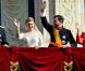 Les jeunes mariés, le prince Guillaume et Stéphanie de Lannoy, entourés du grand-duc Henri et le la grande-duchesse Maria Teresa au balcon du palais grand-ducal devant les Luxembourgeois, le 20 octobre 2012.