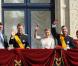 Les jeunes mariés entourés de leur famille au balcon du palais grand-ducal devant les Luxembourgeois, le 20 octobre 2012.