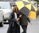 Vanessa Paradis et un grand parapluie sur le tournage du film Fading Gigolo à New York le 25 octobre 2012