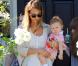 Jessica Alba dans les rues de Los Angeles profite de ses adorables fillettes le 25 octobre 2012
