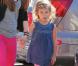 Honor, dans un look au top, vole la vedette à sa maman le 25 octobre 2012