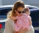 Jessica Alba en plein élan de tendresse avec sa fille Haven le 25 octobre 2012 à Los Angeles