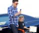 Jennifer Garner et Ben Affleck sont allés chercher leurs filles, Violet et Seraphina, à leur cours de karaté. Violet a obtenu la ceinture orange. Los Angeles, le 26 octobre 2012