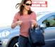 Jennifer Garner et Ben Affleck sont allés chercher leurs filles, Violet et Seraphina, à leur cours de karaté. Violet a obtenu la ceinture orange. Los Angeles, le 26 octobre 2012