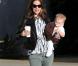 Jennifer Garner, l'adorable Samuel dans les bras, offre un petit-déjeuner chez Starbucks à Seraphina. Los Angeles, 26 octobre 2012