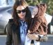 Jennifer Garner, l'adorable Samuel dans les bras, offre un petit-déjeuner chez Starbucks à Seraphina. Los Angeles, 26 octobre 2012