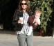 Jennifer Garner, l'adorable Samuel dans les bras, offre un petit-déjeuner chez Starbucks à Seraphina. Los Angeles, 26 octobre 2012