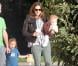 Jennifer Garner, l'adorable Samuel dans les bras, offre un petit-déjeuner chez Starbucks à Seraphina. Los Angeles, 26 octobre 2012