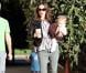Jennifer Garner, l'adorable Samuel dans les bras, offre un petit-déjeuner chez Starbucks à Seraphina. Los Angeles, 26 octobre 2012