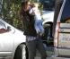 Jennifer Garner, l'adorable Samuel dans les bras, offre un petit-déjeuner chez Starbucks à Seraphina. Los Angeles, 26 octobre 2012