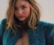 Miranda Kerr, sensuelle, expose son corps parfait dans le making of du shooting pour le magazine Esquire. Capture d'écran.