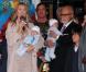Céline Dion, entourée de son mari René et ses jumeaux Nelson et Eddy, revient à Las Vegas le 16 février 2011.