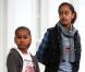 Sasha et Malia Obama en novembre 2009 sur le perron de la Maison Blanche