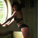 Helena Christensen : Tellement divine dans sa lingerie poétique