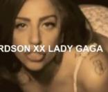 Lady Gaga provoc' : Et maintenant, elle tease le public avec une fessée