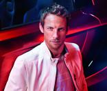 Jenson Button : En Boss McLaren, le beau gosse de la F1 ose la pose, séducteur