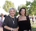 Intronisation de Claudia Cardinale en compagnie de Philippine de Rothschild