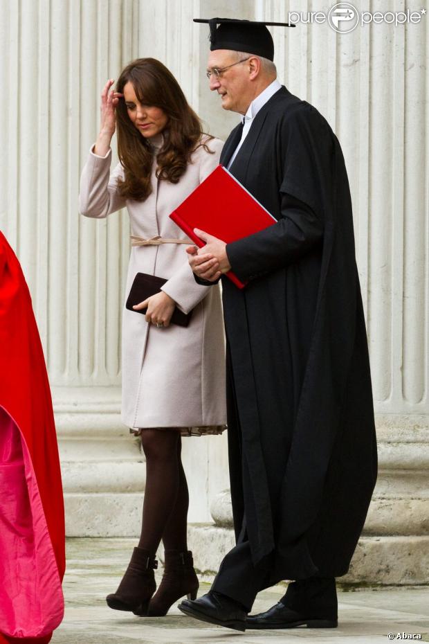 CASA REAL BRITÁNICA - Página 47 990714-duchess-of-cambridge-visits-the-620x0-1