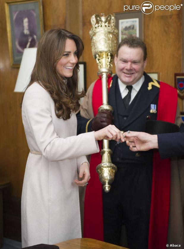 CASA REAL BRITÁNICA - Página 47 990751-the-duchess-of-cambridge-arrives-at-the-620x0-1