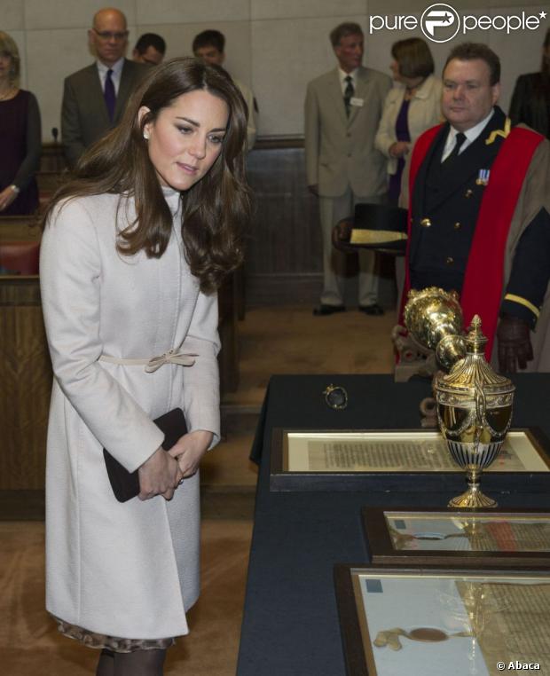 CASA REAL BRITÁNICA - Página 47 990754-the-duchess-of-cambridge-arrives-at-the-620x0-1