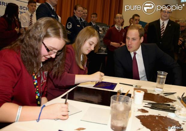 CASA REAL BRITÁNICA - Página 47 990770-the-duke-of-cambridge-meets-pupils-as-620x0-1