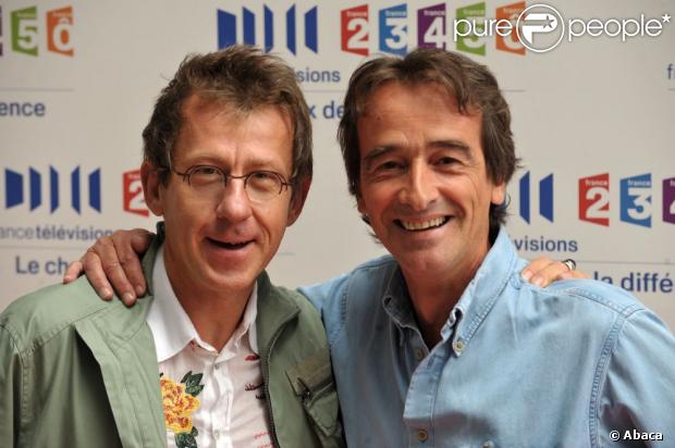 Jamy Gourmand et Frédéric Courant, co-animateurs de C'est Pas Sorcier, photographiés à Paris lors de la conférence de presse annuelle du groupe France Télévisions. Le 28 août 2008.