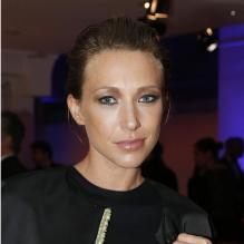 <p>Laura Smet, plus ravissante que jamais, lors du dîner de charité organisé au profit des enfants du Rwanda par Babeth Djian à l'espace Cardin à Paris, le 6 décembre 2012</p>