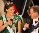 Victoria de Suède et les royaux éblouissants pour trinquer aux Nobel 2012