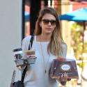 Jessica Alba : Gourmande en solo pour gâter ses filles