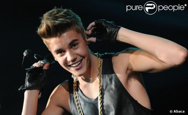 Justin Bieber sur la scène du Patriot Center à Fairfax (État de Virginie) lors du Washington DC Jingle Ball organisé par la station de radio Hot 99.5. Le 11 décembre 2012.