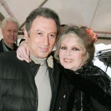 <p>Brigitte Bardot et Michel Drucker à Levallois-Perret le 10 décembre 2005.</p>