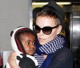 Charlize Theron : Retour de vacances avec son adorable fils Jackson