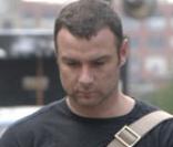Naomi Watts et son compagnon Liev Schreiber promenent leur fils Alexander Pete