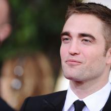 Robert Pattinson sans Kristen Stewart aux Golden Globe Awards à Los Angeles, le 13 janvier 2013