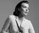 Milla Jovovich s'amuse au cours de sa séance photo pour la campagne printemps-été 2013 de Marella.